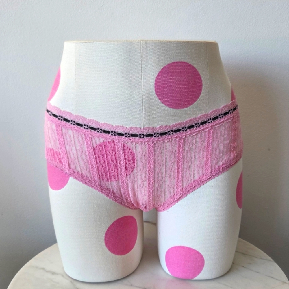 Victoria's Secret Vintage Pink Lace Hipster Cheeky Panty NWT Keyhole Bow HTF - Picture 2 of 12